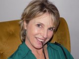 One-woman show takes humorous look at extremes expected from teachers