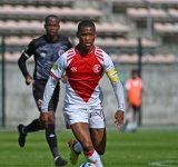 Kaizer Chiefs sign FOUR players from PSL rivals