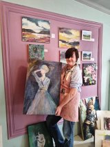 Knysna artist Claire Vegter honours women in painting marathon