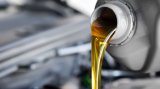 Oil price falls as trade war concerns increase worries about fuel demand